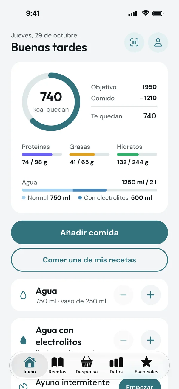 Pantalla de inicio de NuFita con las calorías que quedan, los macros y el agua del día